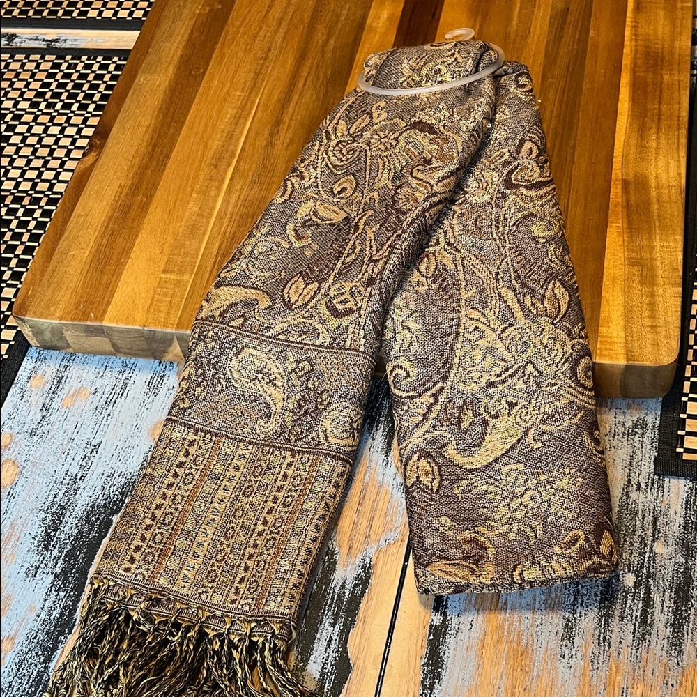 Elegant Paisley Scarf with Fringe